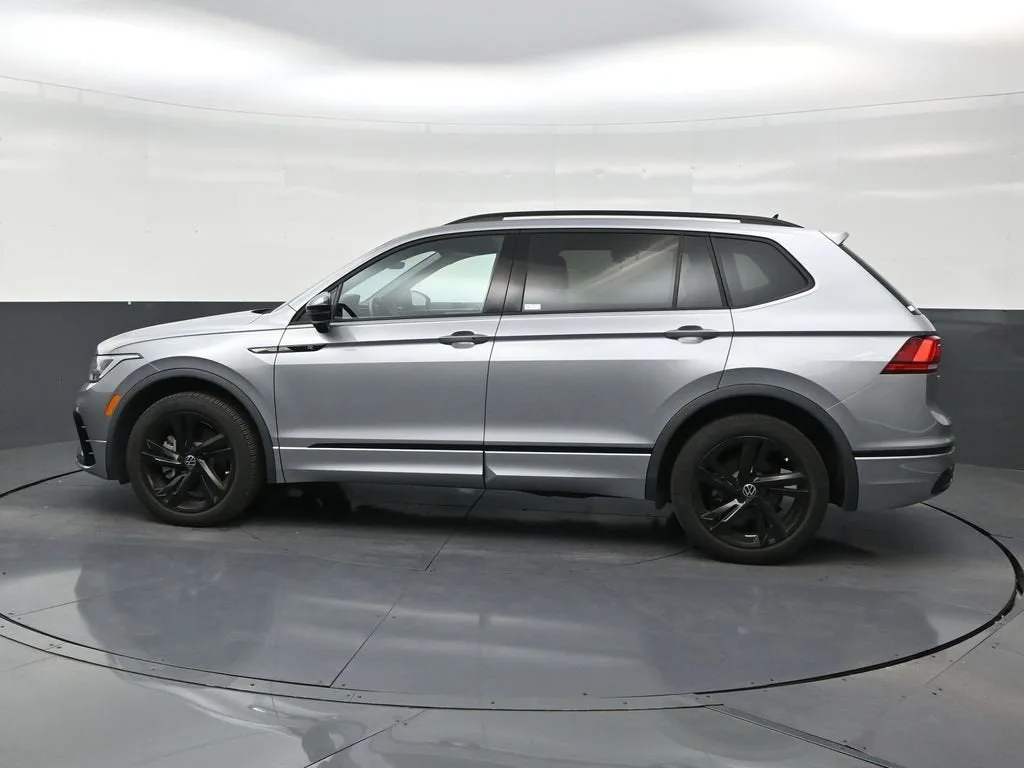 2023 Volkswagen Tiguan 2.0T SE R-Line Black photo 2