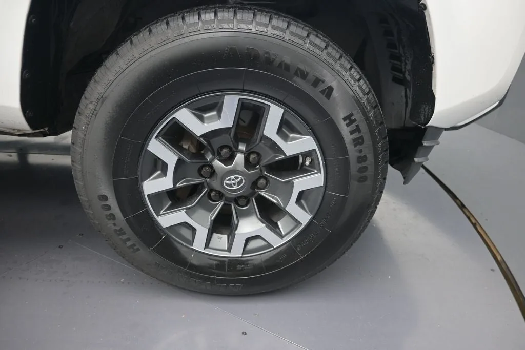 2019 Toyota Tacoma SR photo 9