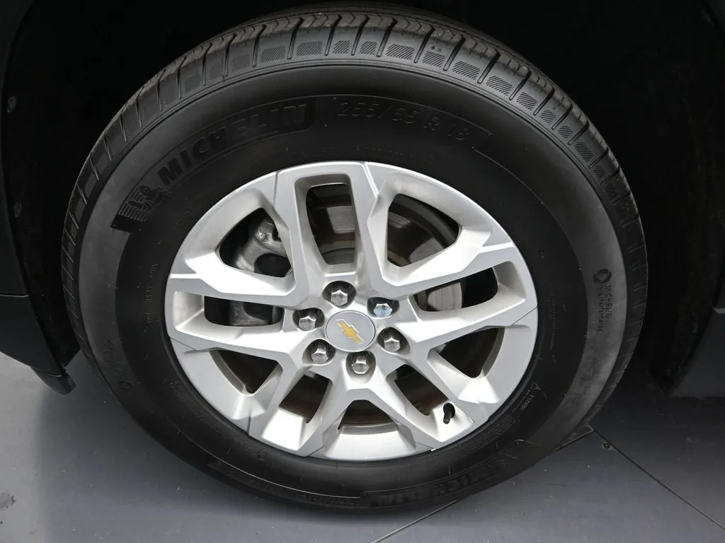 2021 Chevrolet Traverse LT Leather photo 9