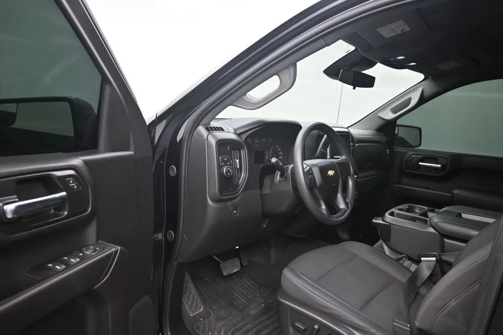 2024 Chevrolet Silverado 1500 Custom photo 9