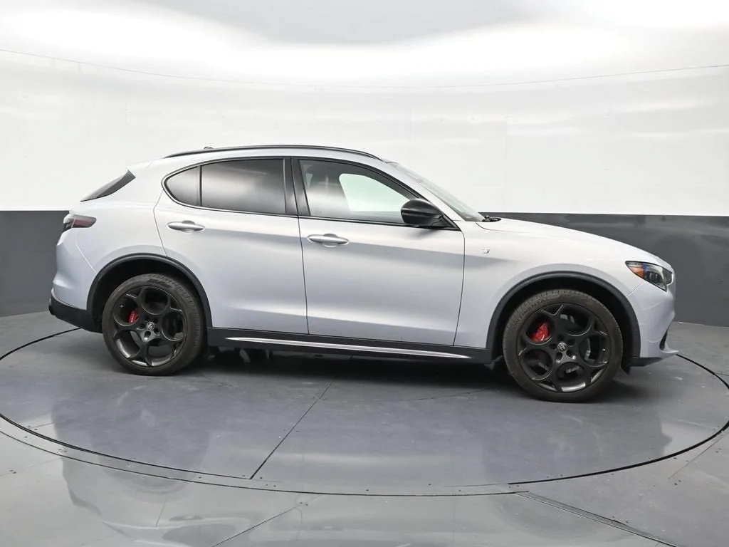 2024 Alfa Romeo Stelvio Ti AWD photo 6