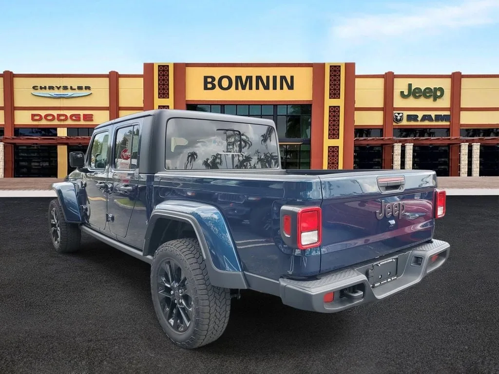2025 Jeep Gladiator Nighthawk photo 4