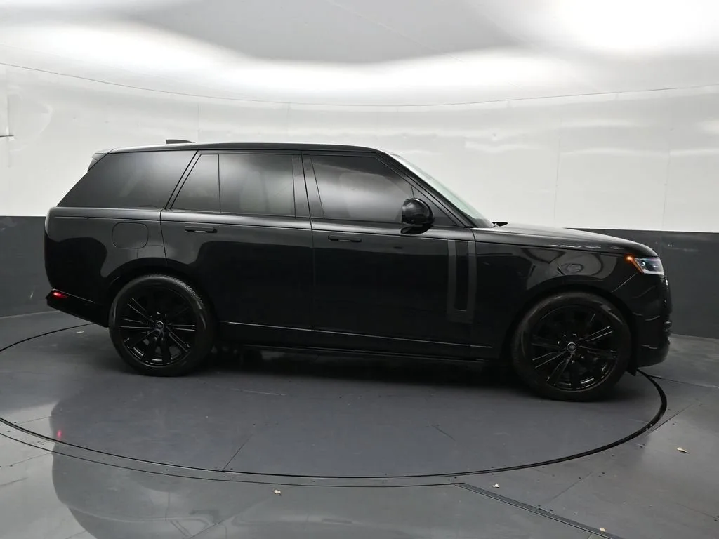 2025 Land Rover Range Rover P400 SE photo 6