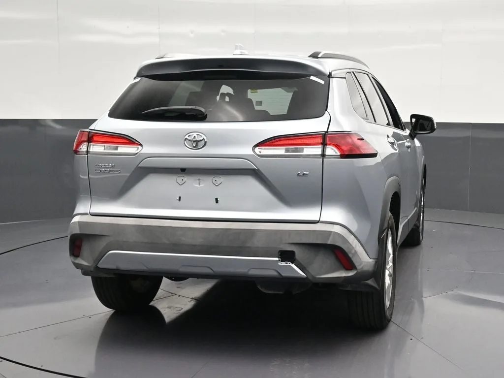 2024 Toyota Corolla Cross LE photo 2