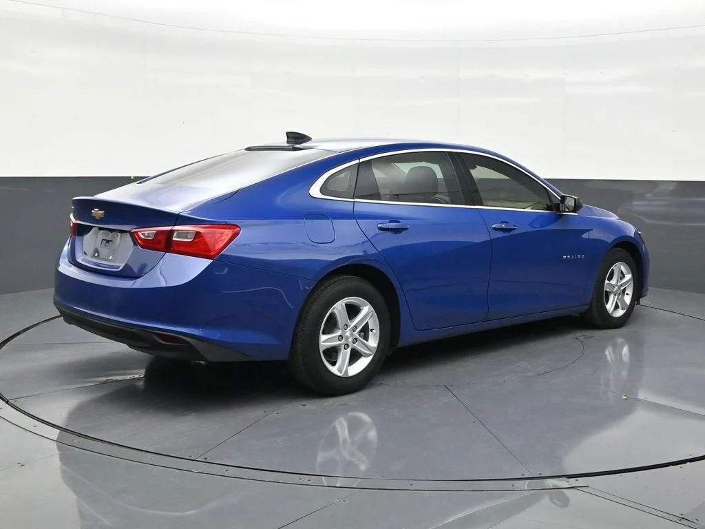 2023 Chevrolet Malibu LS photo 5