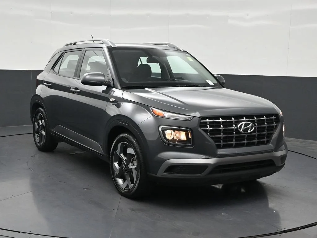 2024 Hyundai Venue SEL photo 8