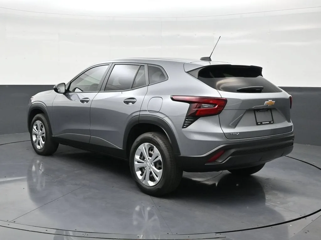 2025 Chevrolet Trax LS photo 3