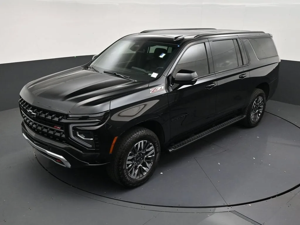 2025 Chevrolet Suburban Z71 photo 12