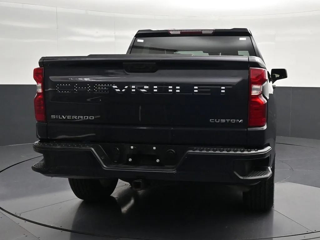 2023 Chevrolet Silverado 1500 Custom photo 2