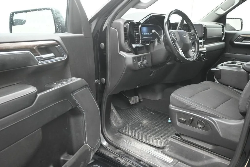 2023 Chevrolet Silverado 1500 RST photo 10