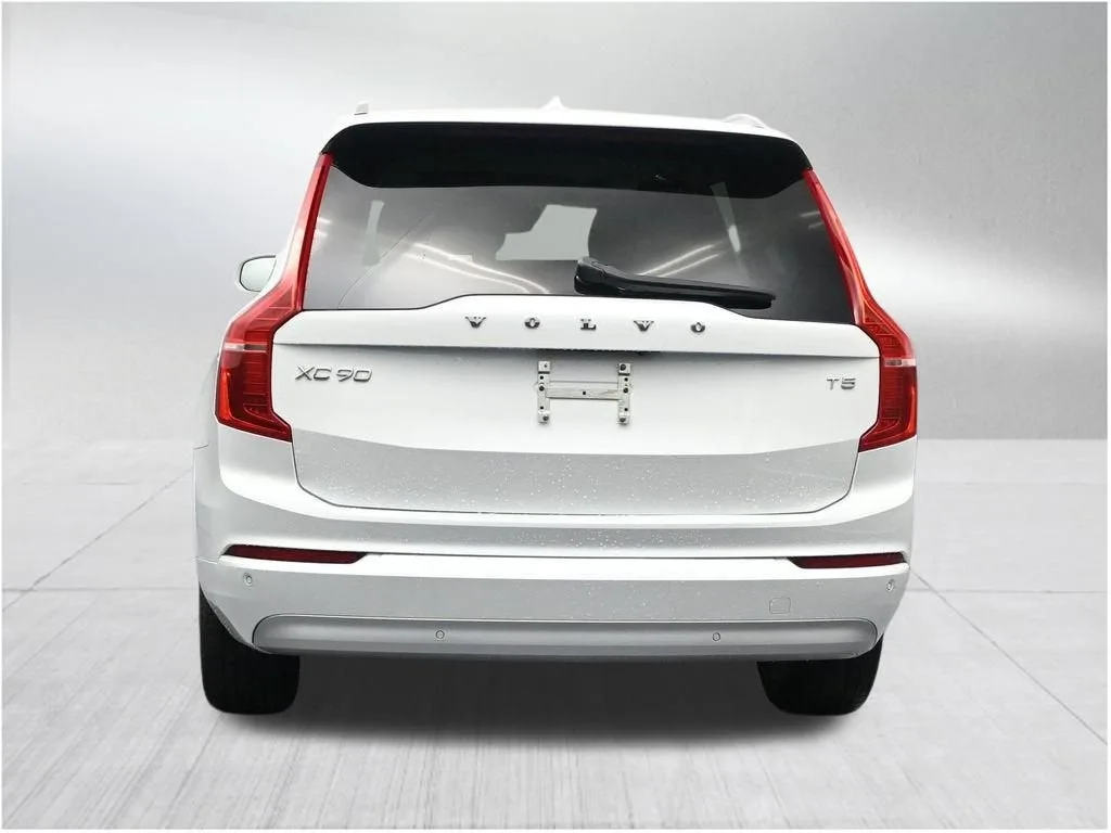 2022 Volvo XC90 T5 Momentum 7 Passenger photo 4