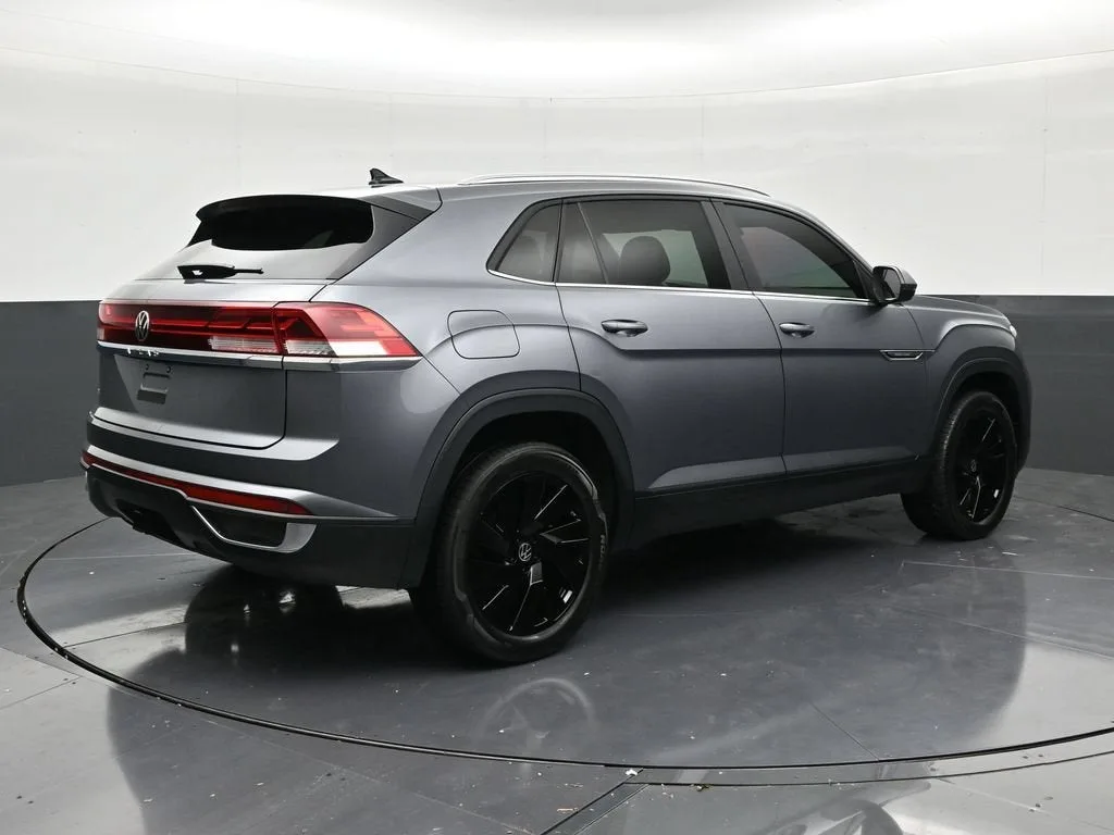 2024 Volkswagen Atlas Cross Sport 2.0T SE w/Technology photo 5
