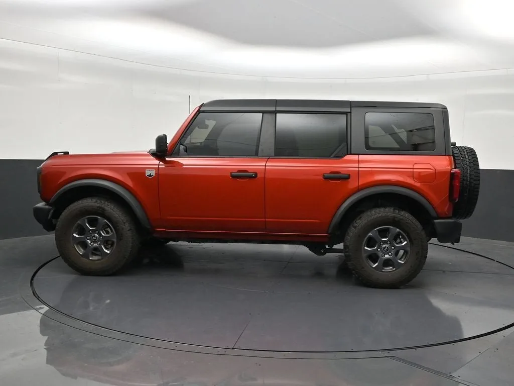 2023 Ford Bronco Big Bend photo 2