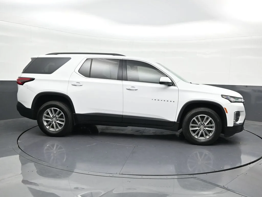 2023 Chevrolet Traverse LT Cloth photo 7