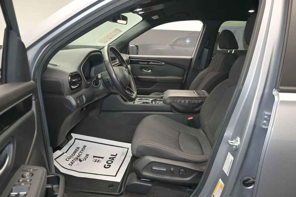 2025 Honda Pilot Sport photo 10