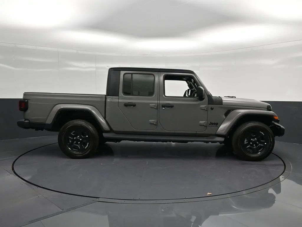 2022 Jeep Gladiator Sport photo 4