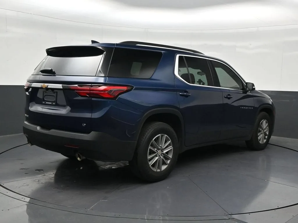 2023 Chevrolet Traverse LT Cloth photo 5