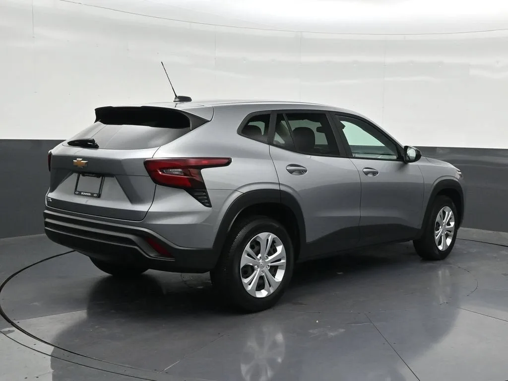 2024 Chevrolet Trax LS photo 5