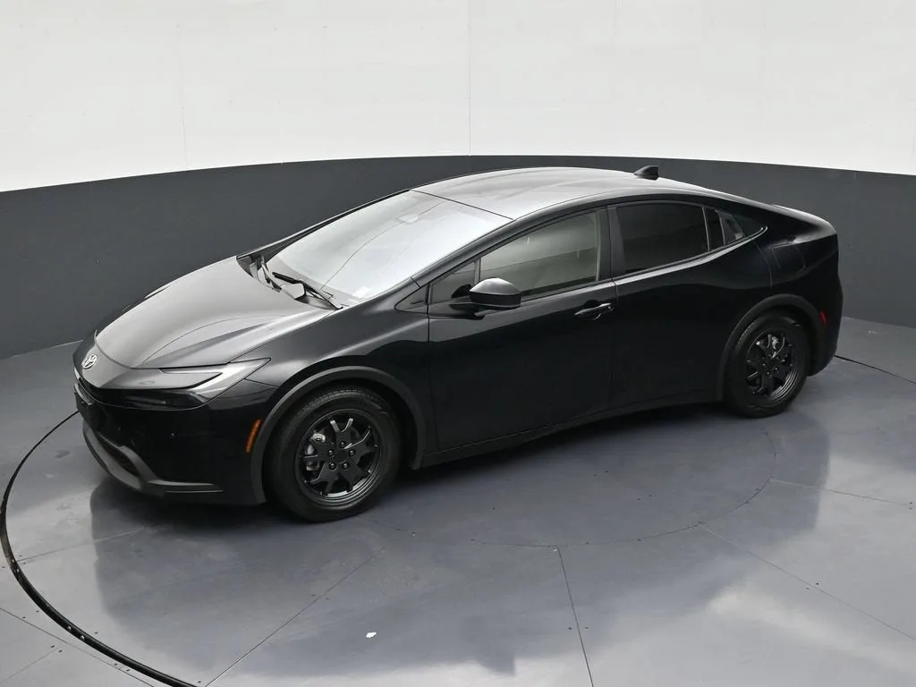 2024 Toyota Prius LE photo 12