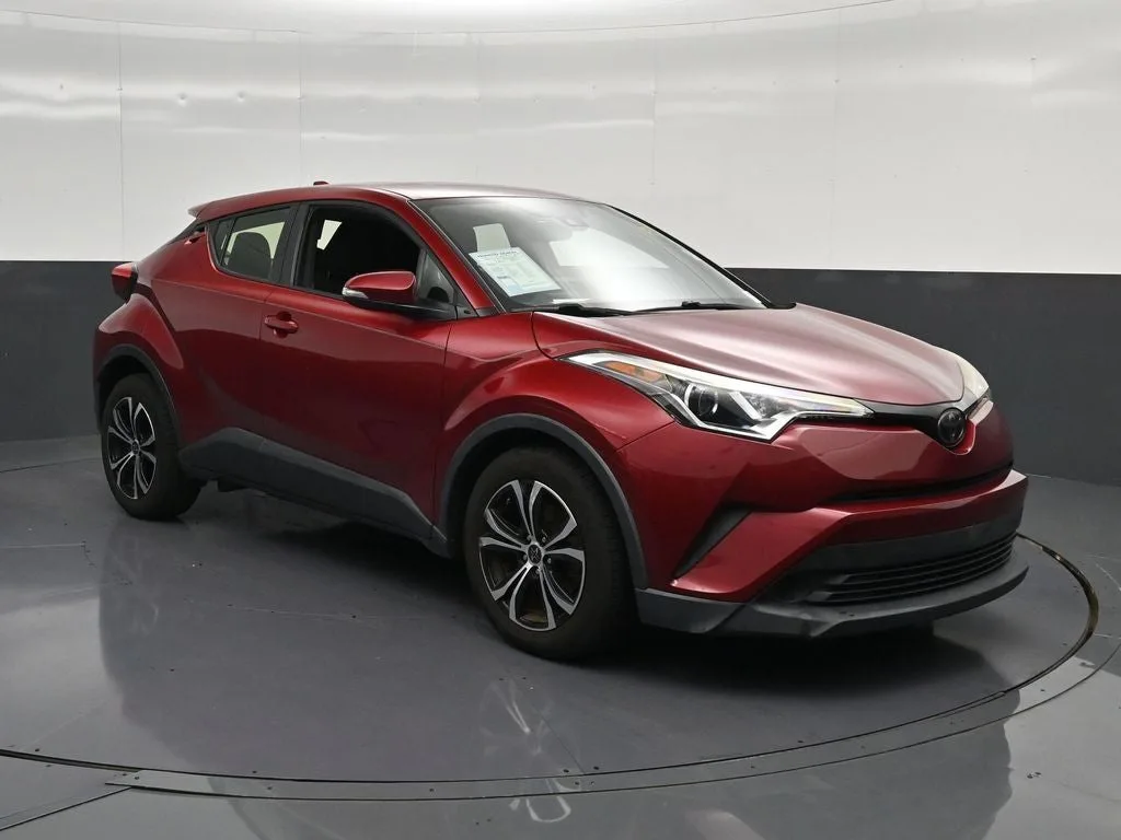 2019 Toyota C-HR LE photo 5