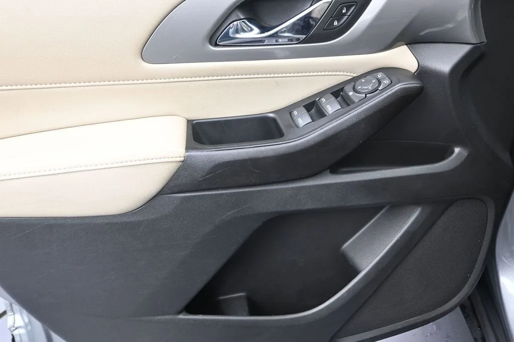 2023 Chevrolet Traverse LS photo 12