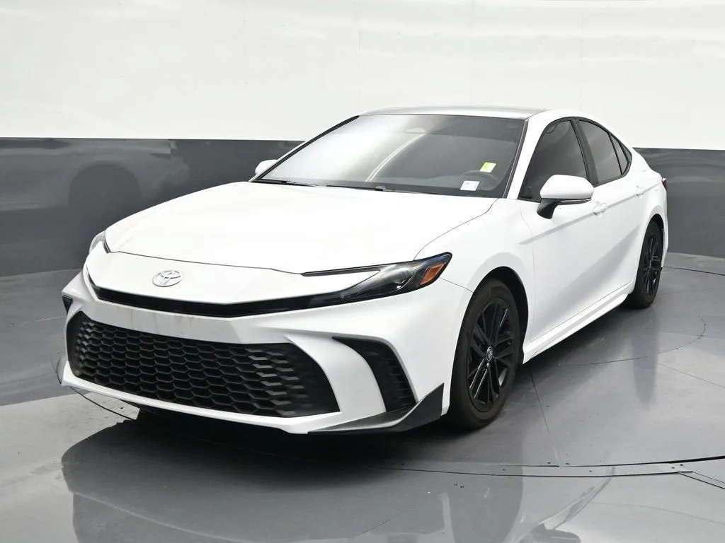 2026 Toyota Camry SE photo 9