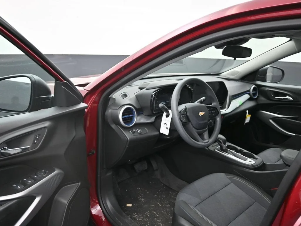 2025 Chevrolet Trax LS photo 11