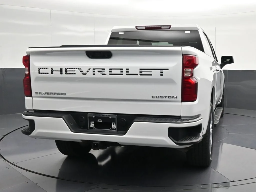2024 Chevrolet Silverado 1500 Custom photo 2