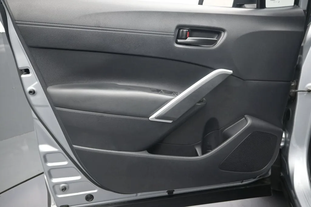 2024 Toyota Corolla Cross Hybrid SE photo 12