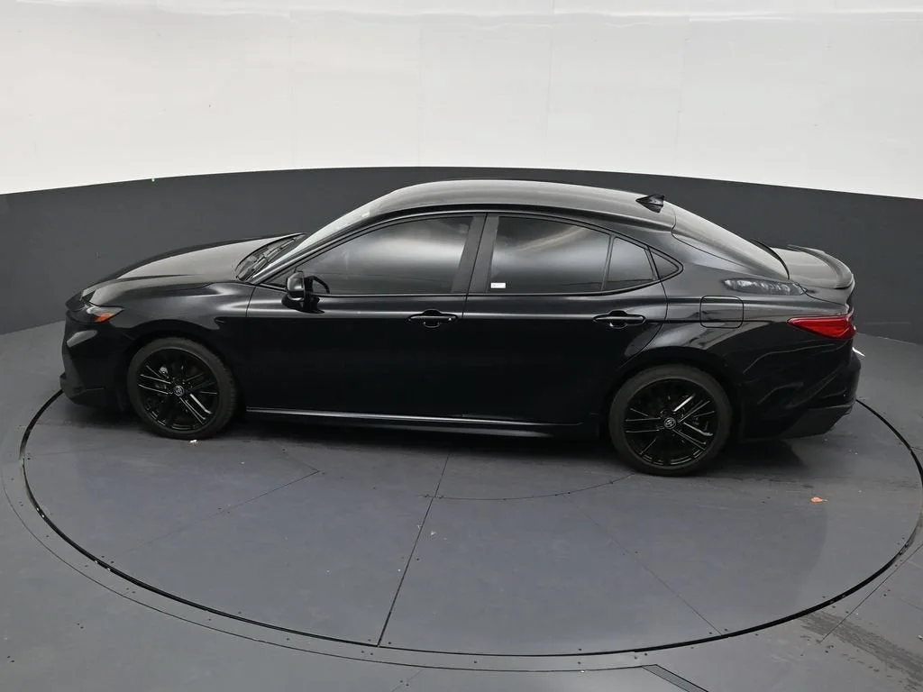 2025 Toyota Camry SE photo 12