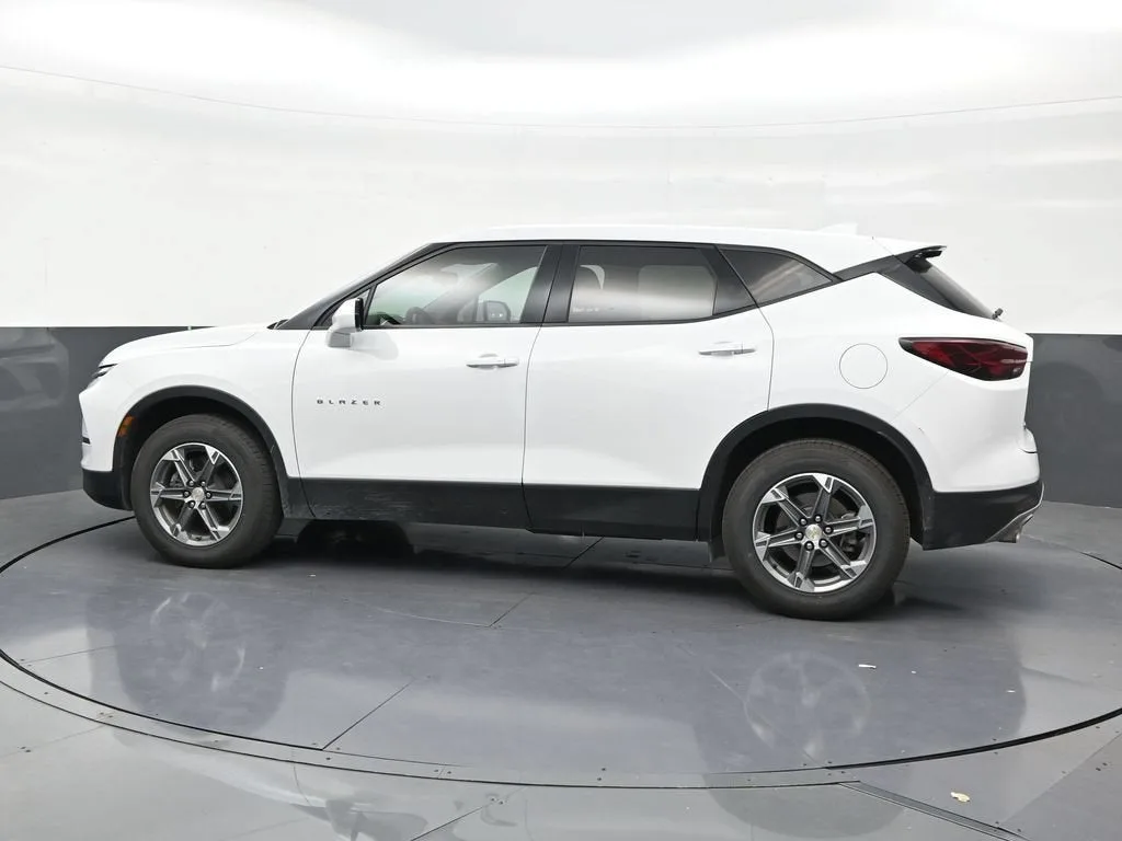 2024 Chevrolet Blazer 2LT photo 2