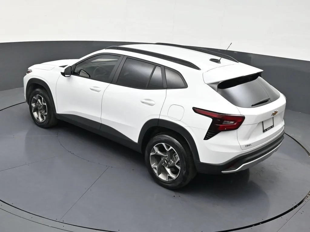 2024 Chevrolet Trax LT photo 11