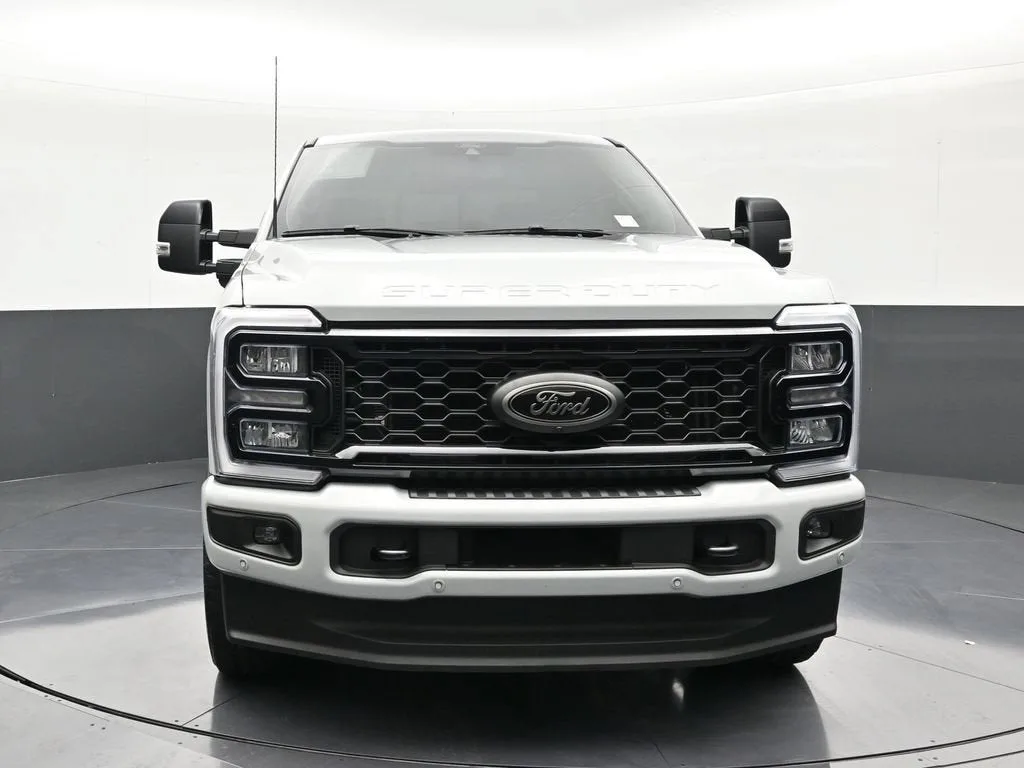 2025 Ford F-250 LARIAT photo 8