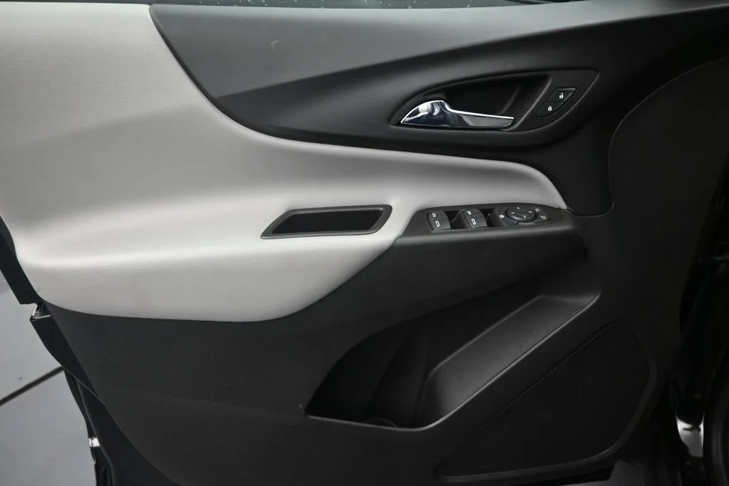 2022 Chevrolet Equinox LS photo 11