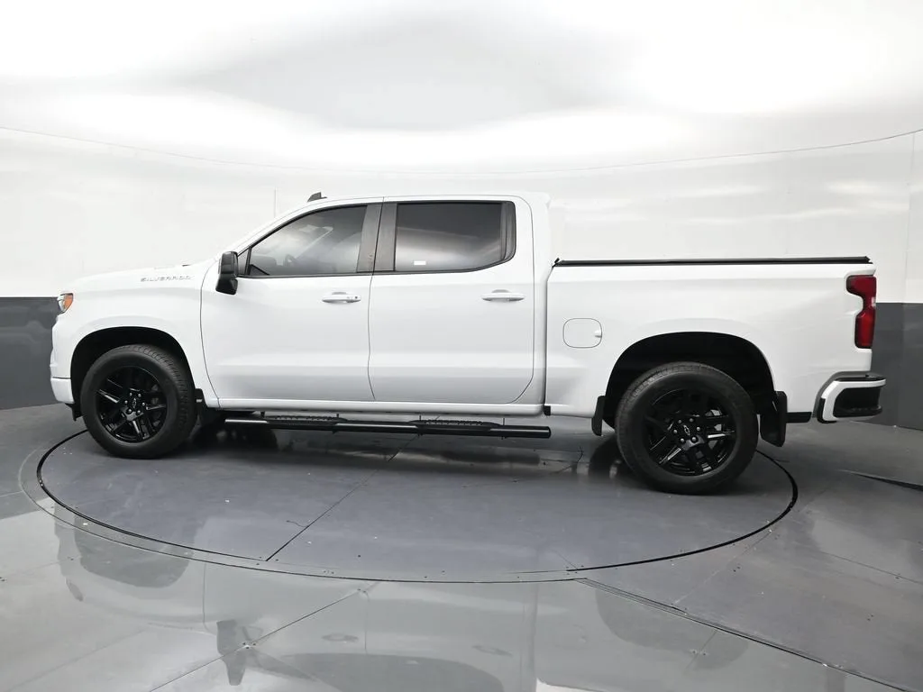2022 Chevrolet Silverado 1500 RST photo 2