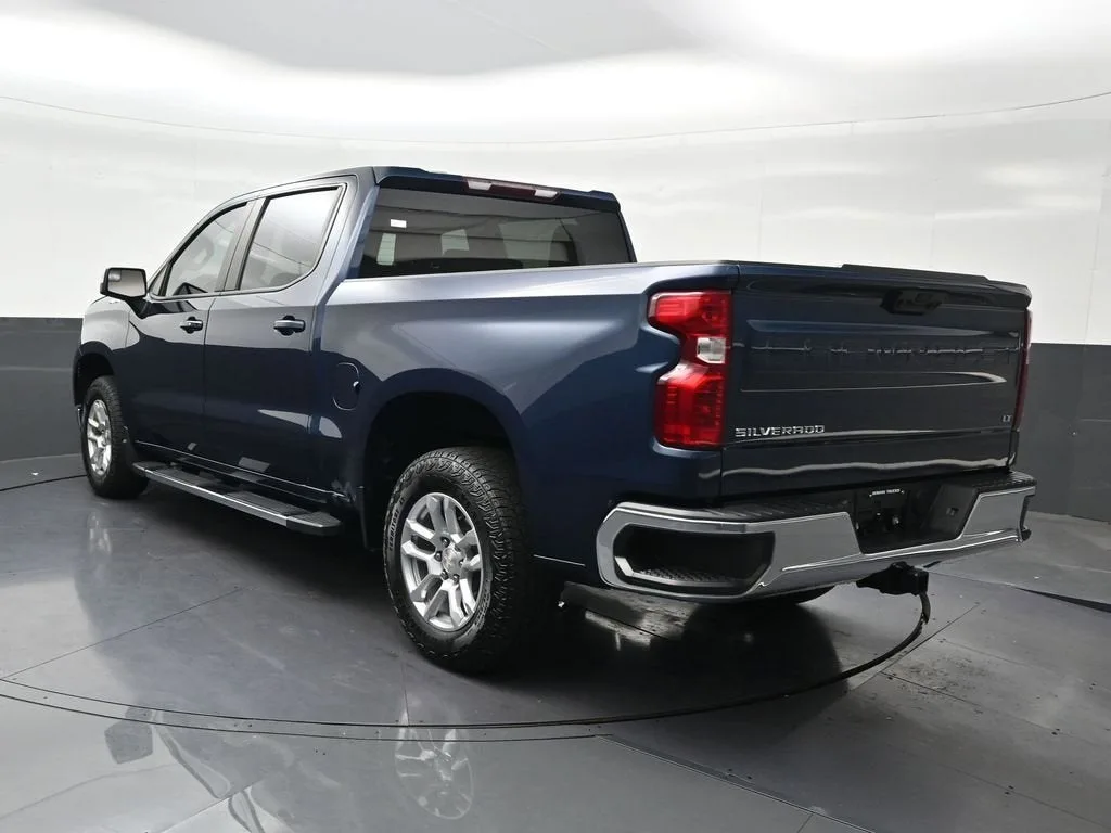 2023 Chevrolet Silverado 1500 LT photo 3