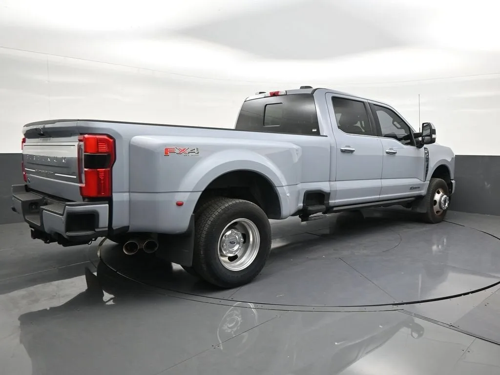 2024 Ford F-350 Platinum photo 5