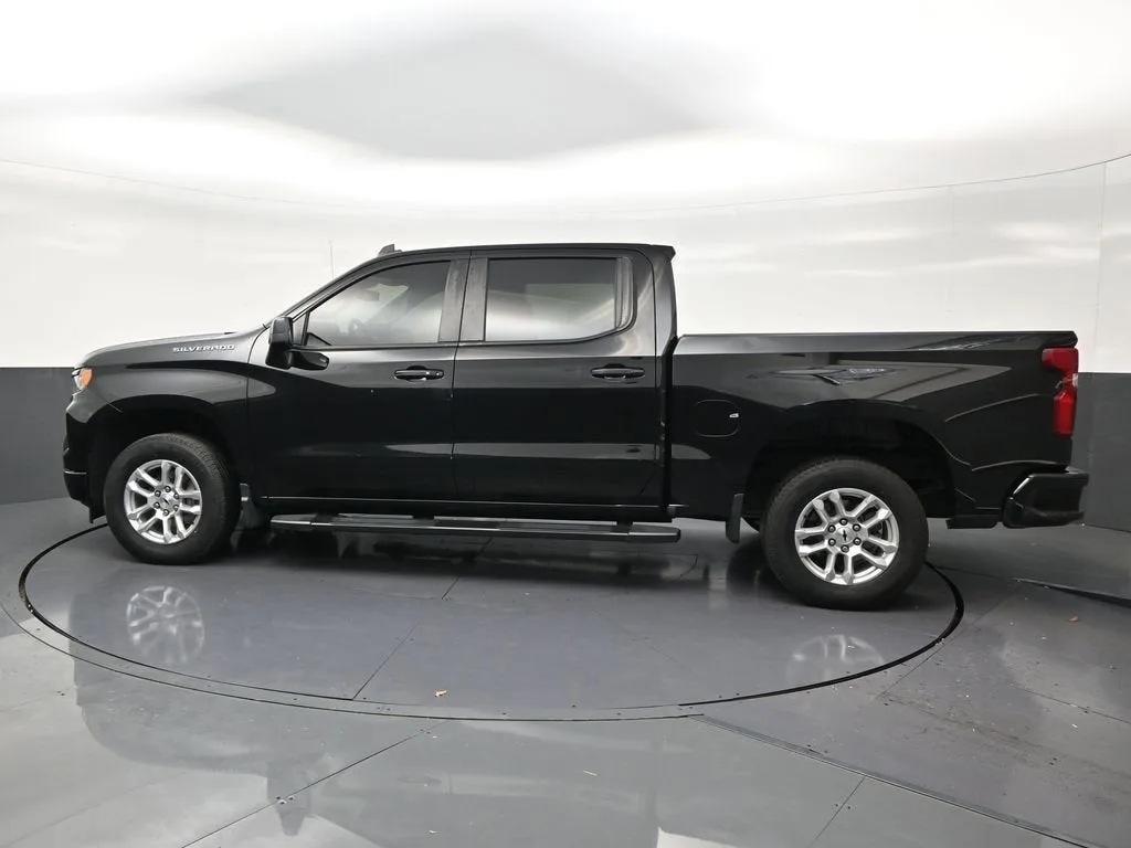 2023 Chevrolet Silverado 1500 RST photo 2