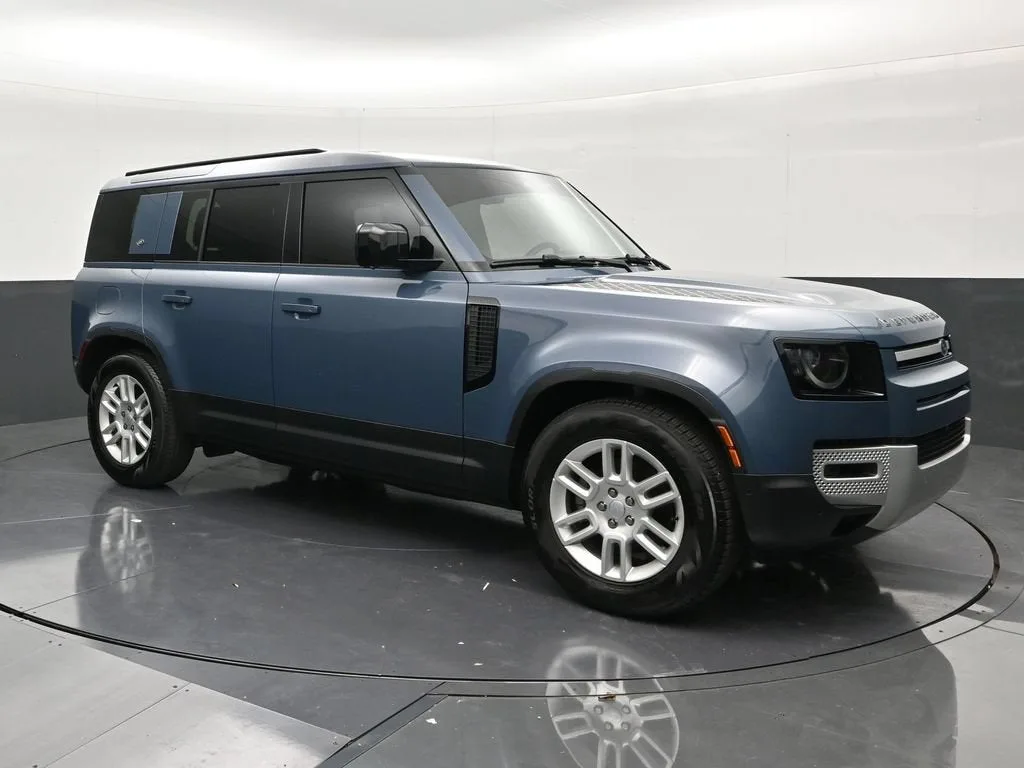 2024 Land Rover Defender 110 P300 photo 7