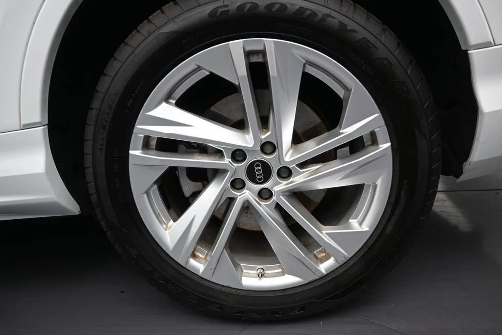 2023 Audi Q7 Prestige 55 TFSI quattro Tiptronic photo 9