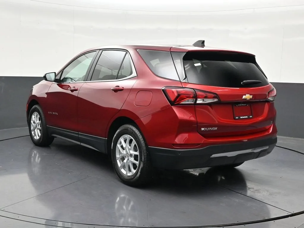 2024 Chevrolet Equinox LT photo 3