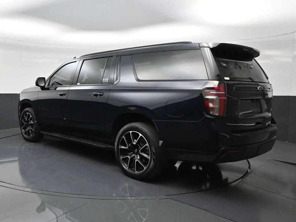 2024 Chevrolet Suburban RST photo 3