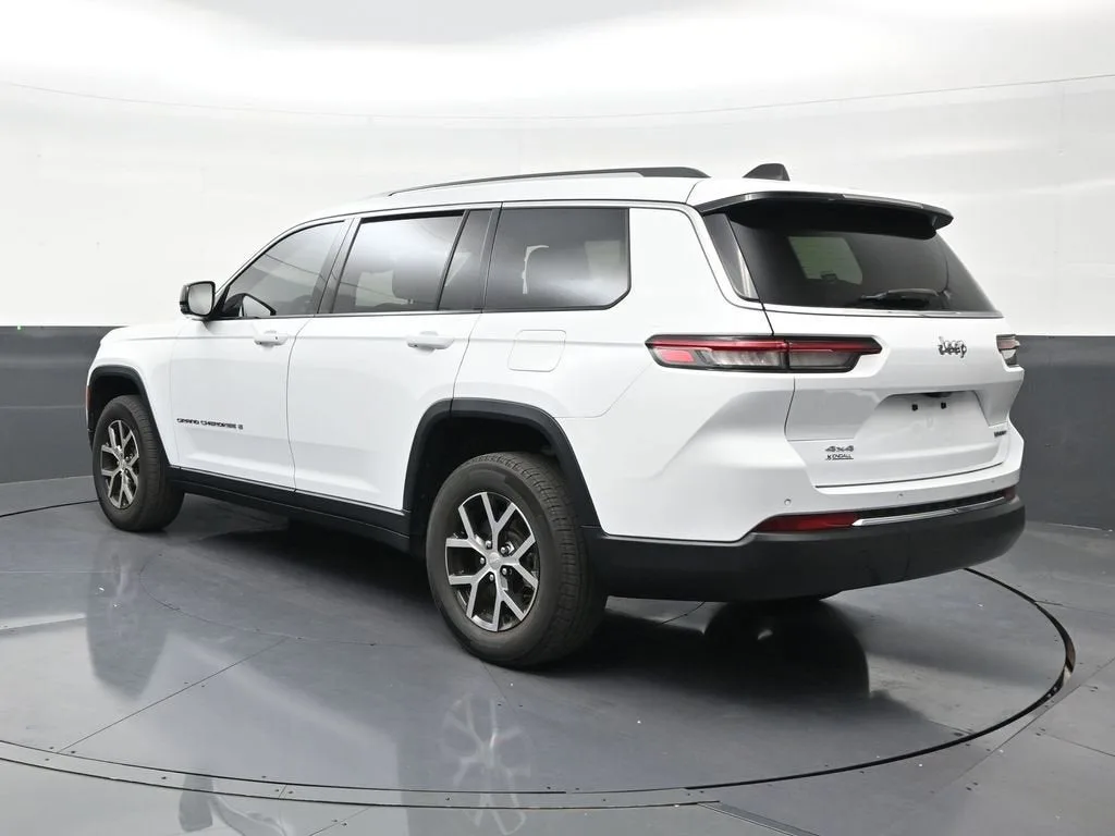 2023 Jeep Grand Cherokee L Limited photo 3