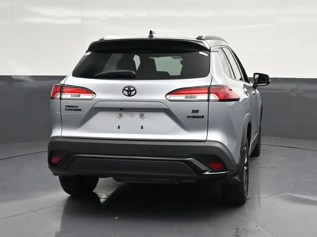 2024 Toyota Corolla Cross Hybrid SE photo 2