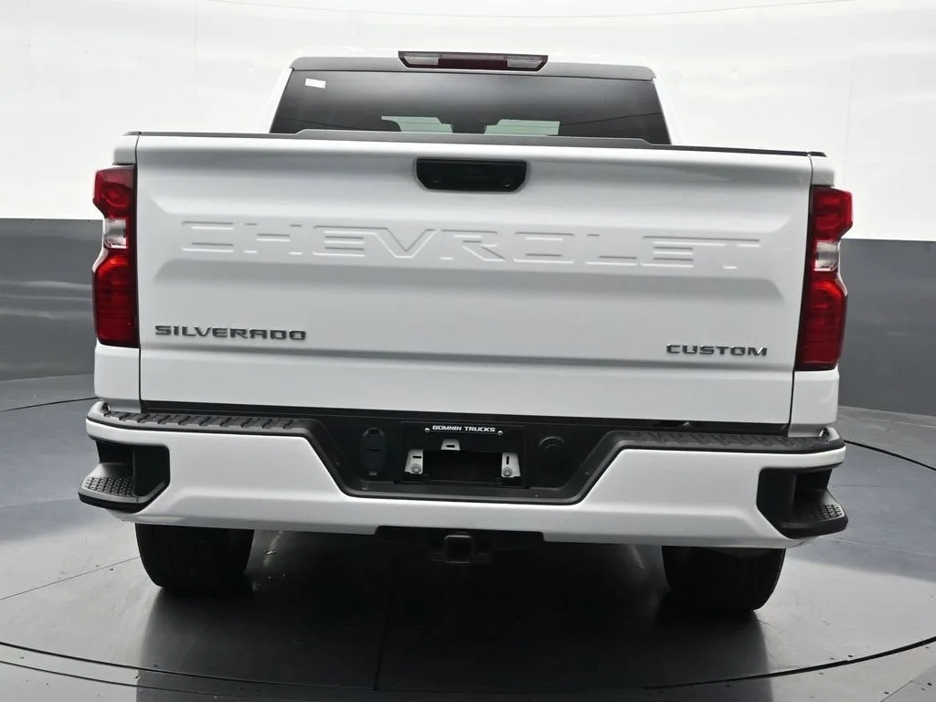 2024 Chevrolet Silverado 1500 Custom photo 4