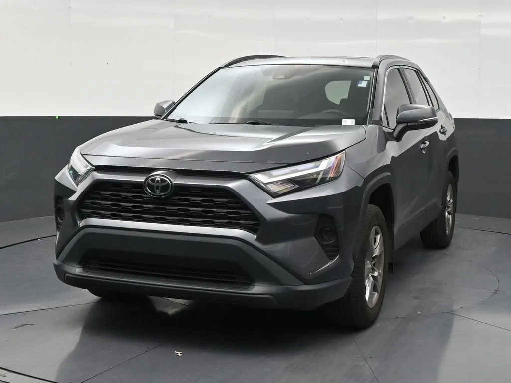 2024 Toyota RAV4 XLE photo 8