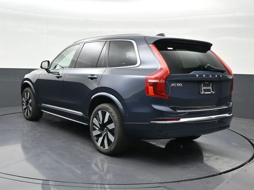 2025 Volvo XC90 Plug-In Hybrid T8 Ultra 6-Seater photo 3