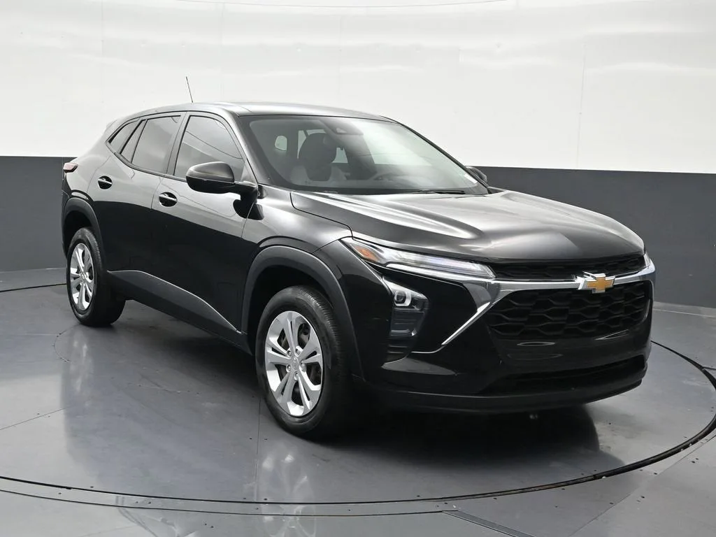 2024 Chevrolet Trax LS photo 8