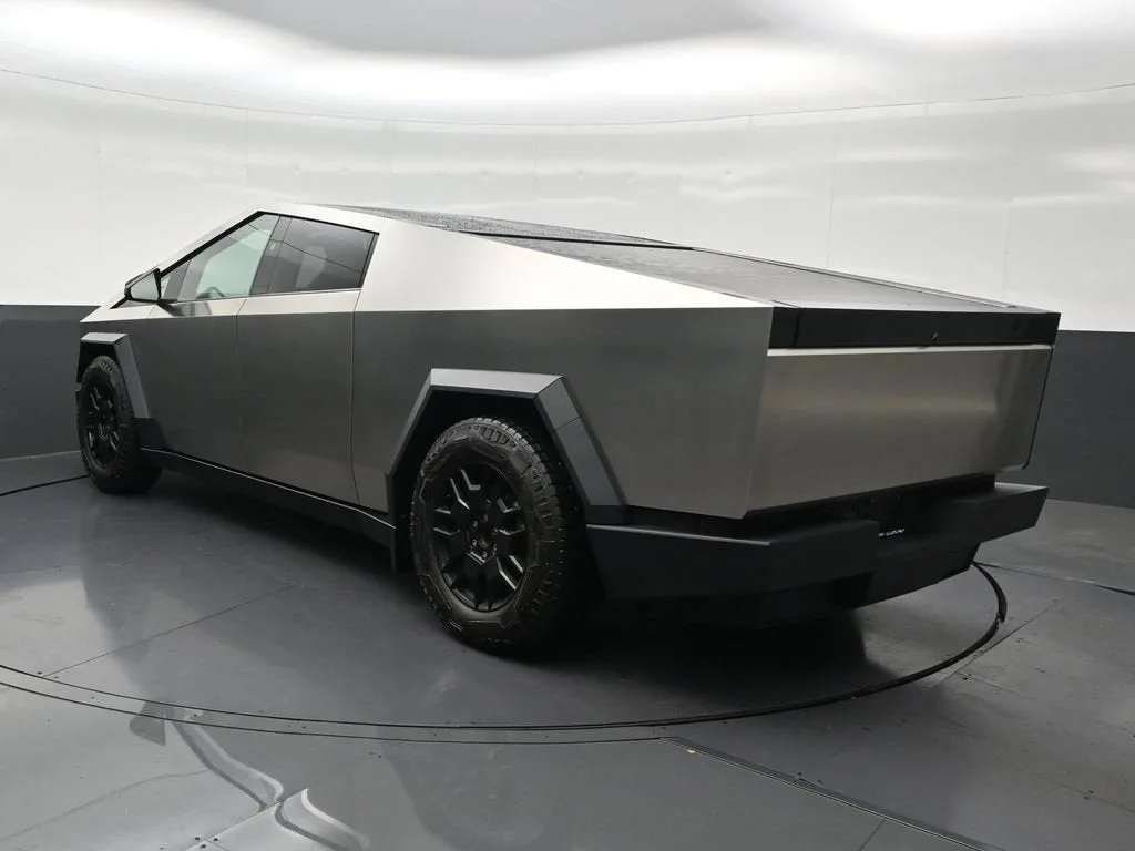 2024 Tesla Cybertruck All-Wheel Drive photo 3