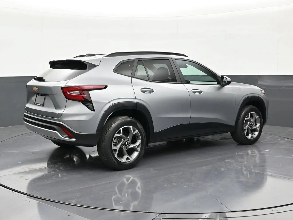 2024 Chevrolet Trax LT photo 5